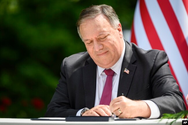 美国国务卿蓬佩奥与斯洛文尼亚签署5G安全联合声明。(2020年8月13日)