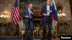 Los cancilleres de Estados Unidos, John Kerry (izquierda), y Rusia, Sergey Lavrov, se reunieron en un hotel en Nueva York.