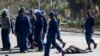 Zimbabwe: la police disperse violemment des opposants