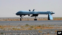 지난 2010년 6월 미사일을 장착한 미군 무인기가 아프가니스탄 칸다하르 공항에 대기하고 있다. (자료사진)