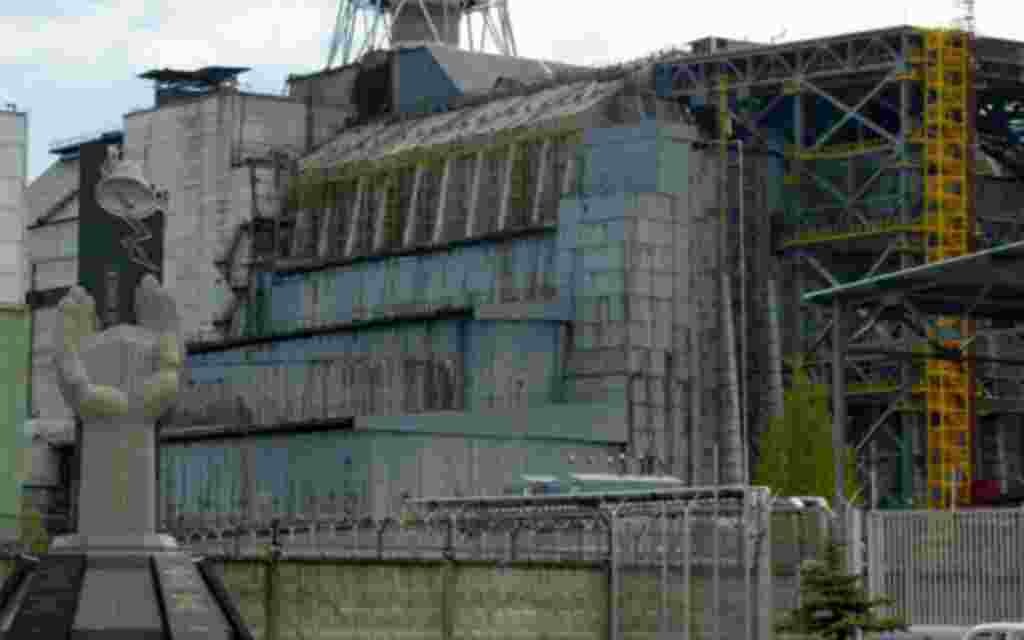 A close view of reactor number 4 of Chernobyl nuclear power plant in this May 10, 2007 picture, with the Chernobyl Monument, left, erected in 2006. Two decades after an explosion and fire at the nearby Chernobyl nuclear power plant sent clouds of radioact