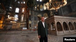 Президент Туреччини Реджеп Таїп Ердоган долучився до релігійних груп, які віддавна закликали знову перетворити музей на мечеть
