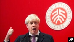 보리스 존슨 영국 런던 시장이 14일 중국 베이징을 방문했다. 존슨 시장은 중국인들의 영국 방문이 쉽도록 비자 발급을 간소화하는 방안을 추진할 계획이라고 밝혔다.