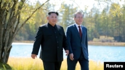 南韓總統文在寅與北韓勞動黨總書記金正恩2018年9月21日會面資料照片。