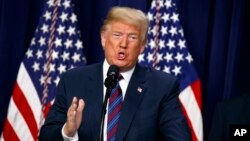 El presidente Donald Trump cumplió con la amenaza de imponer aranceles a la importación de acero y aluminio a países aliados.