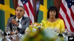 El presidente Barack Obama participó en la reunión tras reunirse con la primer ministro de Jamaica, Portia Simpson Miller.