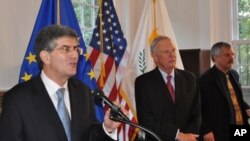 Πρέσβης Π. Αναστασιάδης, πρέσβης R. Ewing και Διευθυντής Ινστιτούτου T. Davis
