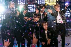 한국 아이돌그룹 BTS가 31일 뉴욕 타임스퀘어에서 열린 새해맞이 행사에서 공연했다.