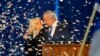 Le Premier ministre israélien Benjamin Netanyahu et sa femme Sara célèbre sa victoire au siège de la campagne du parti Likoud dans la ville côtière de Tel-Aviv, le 3 mars 2020. (GIL COHEN-MAGEN / AFP)
