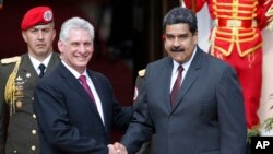 El gobierno de Cuba, principal aliado de Maduro, es una de las cinco naciones a las que Washington ha aplicado medidas severas para producir un cambio de sistema.