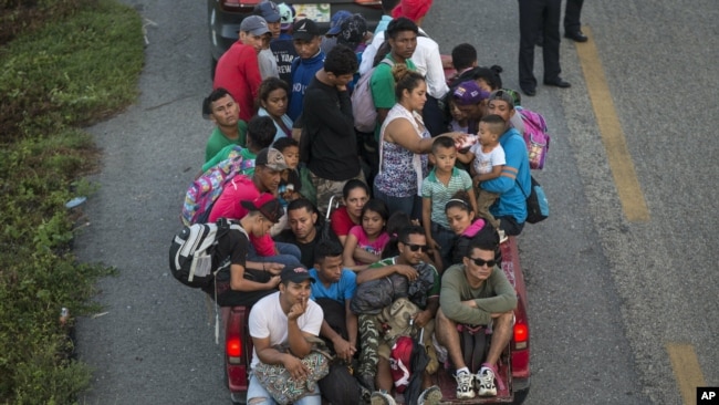 Miles de migrantes continúan su marcha hacia EE.UU.