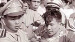 Ông Hà Minh Trí bị an ninh VNCH bắt giữ vào ngày 22/02/1957 tại Buôn Ma Thuột. Photo Life via Hồn Việt.