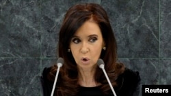 La presidenta argentina Cristina Fernández tendrá que permanecer en reposo por un mes.