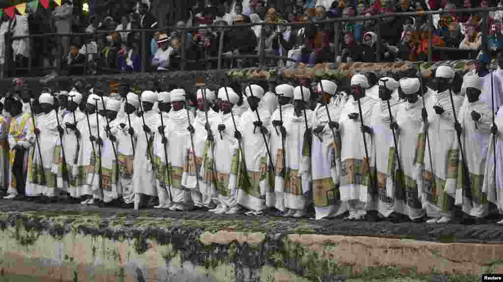 ጎንደር ጥምቀትን የሚያከብሩ የተዋኅዶ ኦርቶዶክስ መዘምራን እአአ 2016