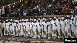 ጎንደር ጥምቀትን የሚያከብሩ የተዋኅዶ ኦርቶዶክስ መዘምራን እአአ 2016 [ፎቶ ሮይተርስ/REUTERS]