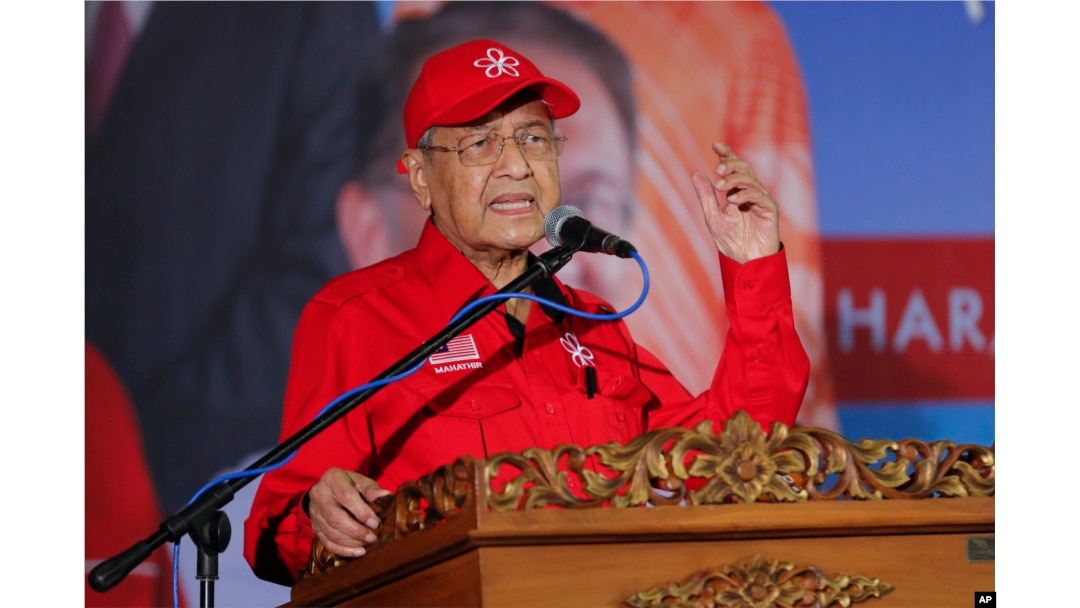 Malaysian Prime Minister Mahathir Mohamad delivers his speech during a rally for Anwar Ibrahim in Port Dickson, Malaysia, Oct. 8, 2018.