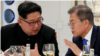 En la imagen, el presidente surcoreano, Moon Jae-in, y el líder norcoreano, Kim Jong Un, en una reunión en Panmunjom el 27 de abril de 2018. Korea Summit Press Pool/Pool via Reuters