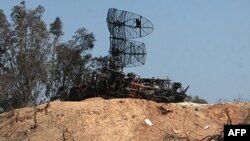 Ðài radar ở Tripoli bị thiệt hại, ngày 25 tháng 3, 2011