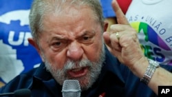 Cựu tổng thống Luiz Inacia "Lula" da Silva bị cáo buộc nhận hối lộ.
