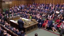 Réaction suite à la perte de la majorité absolue de Boris Johnson au Parlement britannique