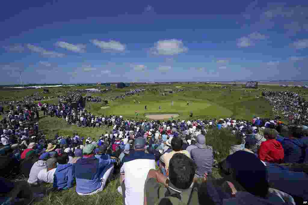 Amerikanac Patrik Rid u nevolji kod jedne od golf rupa tokom tradicionalnog Otvorenog britanskog prvenstva u golfu u mestu Sendvič u Engleskoj.16. juli, 2021. ( Foto: AP / Str )