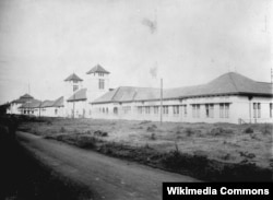 Rumah sakit Centrale Burgerlijke Ziekeninrichting (CBZ) dan Laboratorium Kesehatan di Salemba, Weltevreden. (Foto: Wikipedia Commons)