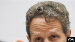 Menkeu AS Timothy Geithner mengatakan negara-negara tertentu dengan ketat mengendalikan kurs mata uangnya.