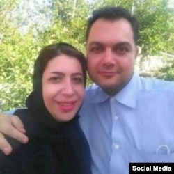 «بهفر لاله‌زاری» در کنار همسر خود «رضوان احمدخانبیگی» زندانی سیاسی در ایران