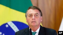 El presidente de Brasil, Jair Bolsonaro, habla durante una conferencia de prensa conjunta con el presidente de Paraguay en el Palacio Planalto en Brasilia, Brasil, el 24 de noviembre de 2021.