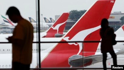 Máy bay của hãng hàng không Qantas Airlines của Úc tại sân bay Changi ở Singapore. Qantas là một trong nhiều hãng hàng không trên thế giới phải điều chỉnh đường bay tránh eo biểu Hormuz nơi Iran bắn hạ một máy bay không người lái của Mỹ hôm 20/6.