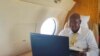 Rais wa Uganda Yoweri Kaguta Museveni akiwa ndani ya ndege ya shirika la ndege la nchi hiyo Uganda Airlines.