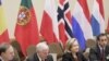 Clinton: Pemotongan Anggaran Pertahanan Perlemah NATO