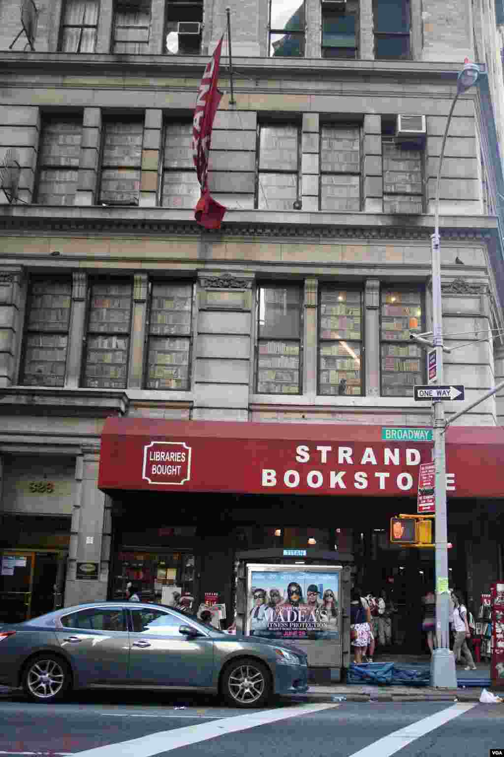 De vuelta a la ciudad, ac&eacute;rquese a una de las librer&iacute;as m&aacute;s especiales de la Gran Manzana: Strand Bookshop. 