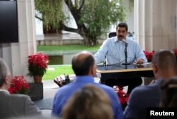 Venezuela's President Nicolas Maduro (C) speaks during his weekly broadcast "En contacto con Maduro" (In contact with Maduro) in Caracas, Venezuela, Nov. 13, 2016. (Miraflores Palace/Handout)