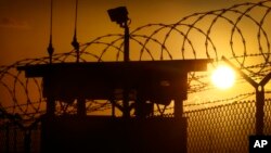 هم اکنون ۱۲۲ زندانی در بازداشتگاه گوانتانامو نگهداری می شود