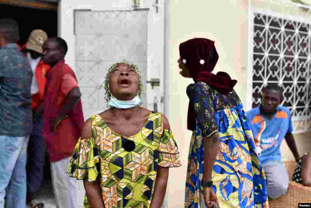 Women cry after Congo Republic&#39;s opposition presidential candidate Guy Brice Parfait Kolelas died from COVID-19 at the Union of Humanist Democrats offices in Brazzaville.
