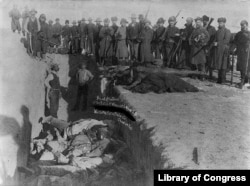 U.S. Soldiers burying frozen bodies of Native Americans at Wounded Knee, South Dakota, Jan. 17, 1891, two weeks after the the massacre.