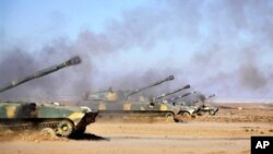 Самоходные артиллерийские установки сирийской армии на огневой позиции (архивное фото)
