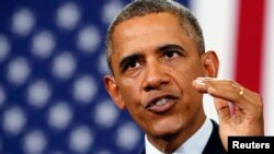 U.S. President Barack Obama speaks about the economy during a visit to Knox College in Galesburg, Illinois July 24, 2013 REUTERS/Kevin Lamarque (UNITED STATES - Tags: POLITICS BUSINESS TPX IMAGES OF THE DAY) - RTX11XEU