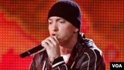 El rapero Eminem lidera las nominaciones de los Grammy 2011.