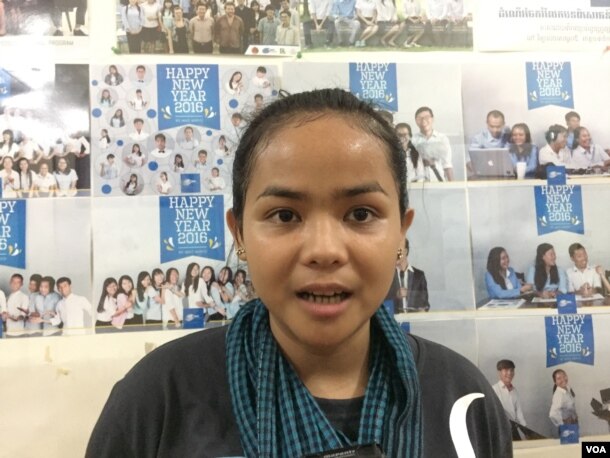 កញ្ញា ទួន សិរីរតនា និស្សិតឆ្នាំទី៣ នៃដេប៉ាតឺម៉ង់ប្រព័ន្ធផ្សព្វផ្សាយ និងសារគមនាគមន៍ (DMC) ប្រាប់ VOA ក្នុងខួប១៥ឆ្នាំ របស់ដេប៉ាតឺម៉ង់ប្រព័ន្ធផ្សព្វផ្សាយ និងសារគមនាគមន៍ (DMC) នៅថ្ងៃទី២០ ខែធ្នូ ឆ្នាំ២០១៦។