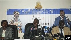 Chan Reec Madut, center, the chairman of the Southern Sudan Referendum Bureau, discusses registration and referendum preparation issues during a press conference in Juba, southern Sudan, 03 Jan 2011