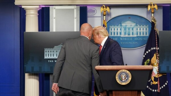 Trump’ın Basın Toplantısı Sırasında Hareketli Anlar