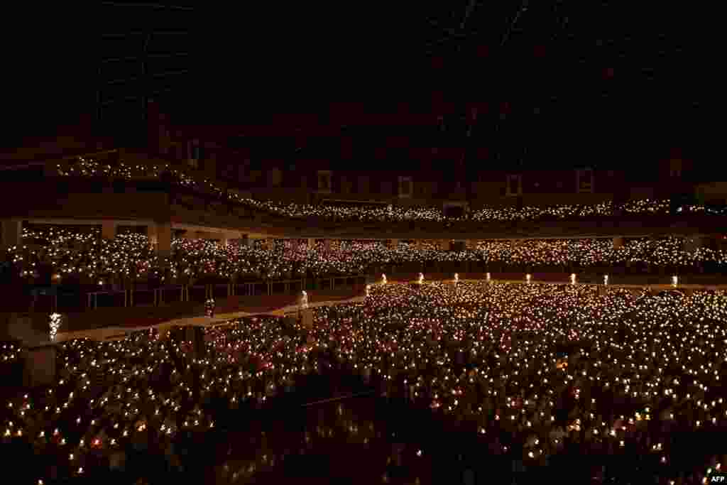 Christians hold candles during the mass service in Surabaya in the eastern Java island, Dec. 24, 2014. Millions of Christians in Indonesia celebrated Christmas eve in the most populous Muslim country.