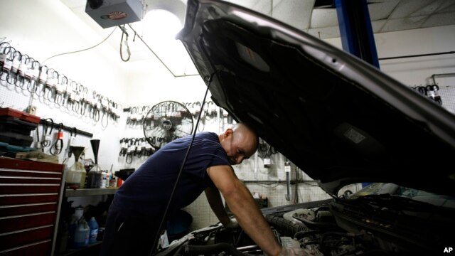 Castrol dice que el sistema Nexcel provee una reducción en las emisiones de bióxido de carbono en los motores modernos.