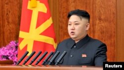 Pemimpin Korut Kim Jong-un memberikan pidato dalam rapat Partai Buruh Korea Utara (foto: dok). 