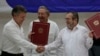 Se da a conocer el contenido del acuerdo que incluye, entre otras cosas, la creación de un grupo de monitoreo tripartita con representantes del gobierno de Colombia, las FARC y organismos internacionales.
