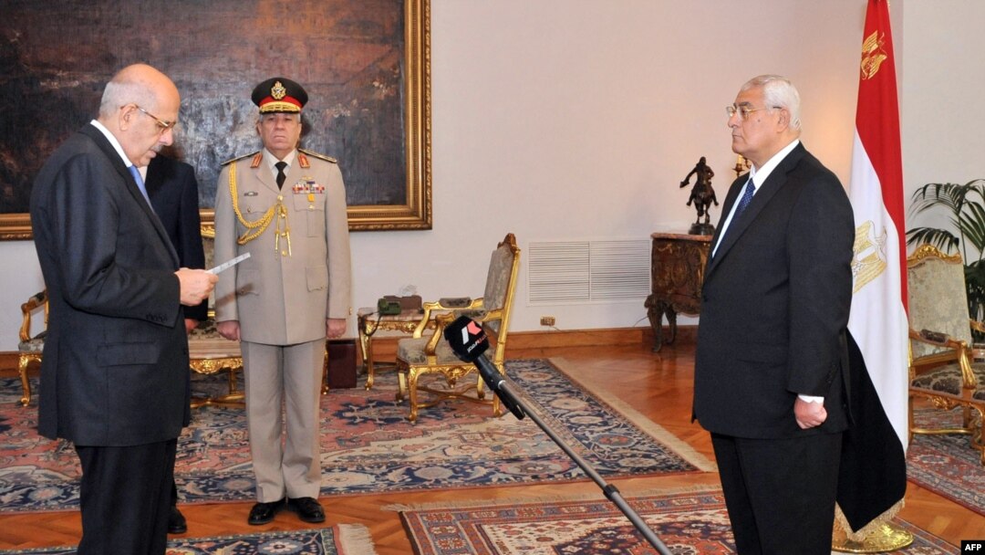 A handout picture released by the Egyptian Presidency shows Egyptian leader Mohamed ElBaradei (L) being sworn in as Egypt's interim vice president for foreign relations, in front of Egypt's interim president Adly Mansour (R), in Cairo on Jul. 14, 2013.