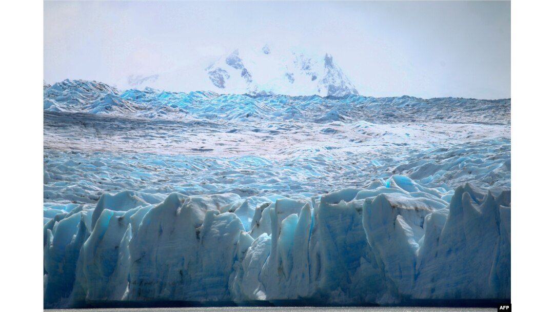 ARHIVA - Sivi glečer u Nacionalnom parku Tores del Paine, u Magalanesu, u Čileu, 29. novembra 2017. (Foto: AFP/Joel Estay)
