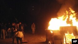 Protesters set banners and police boxes ablaze during clashes with Egyptian riot police clash in Tahrir Square, Cairo, Egypt, November 19, 2011.